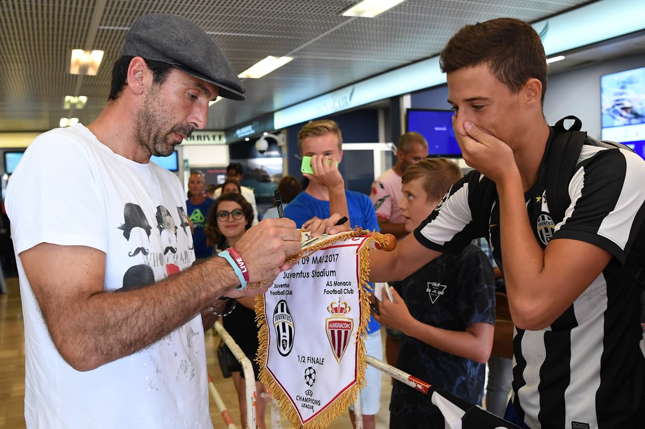 Los fanáticos en Mónaco han vivido una jornada especial con la llegada de las grandes figuras y la presentación de los grupos en la Champions League en la temporada 2017/2018.