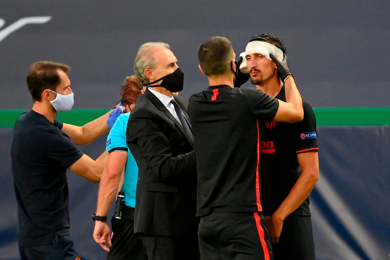 ¡Qué dolor! Savic y Halstenberg chocaron y terminaron ensangrentados