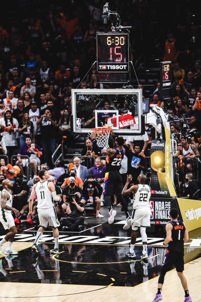 Suns consigue el primer partido de las Finales ante Bucks