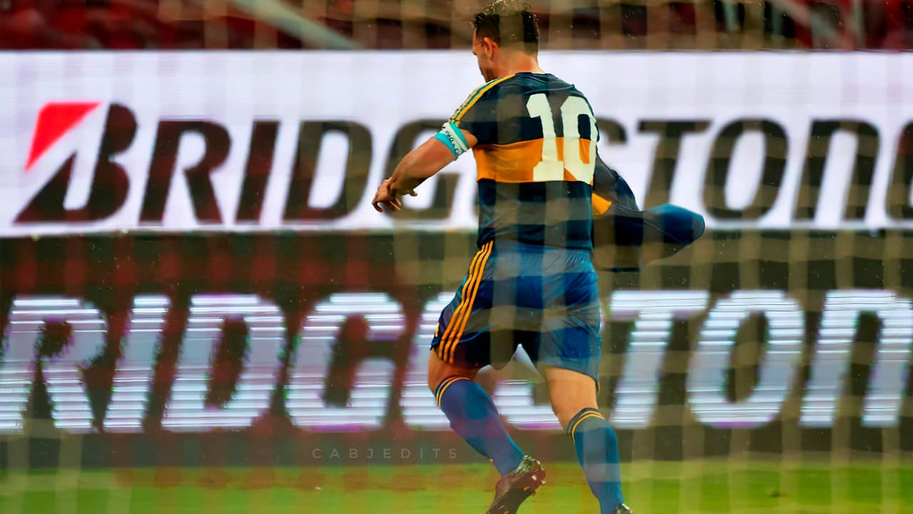 Carlitos Tévez dedica gol del triunfo a Diego Maradona