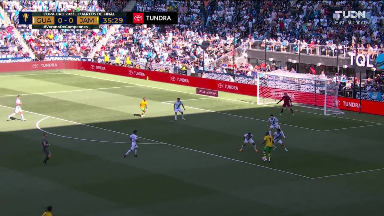 ¡TIRO ATAJADO! disparo por Óscar Castellanos.