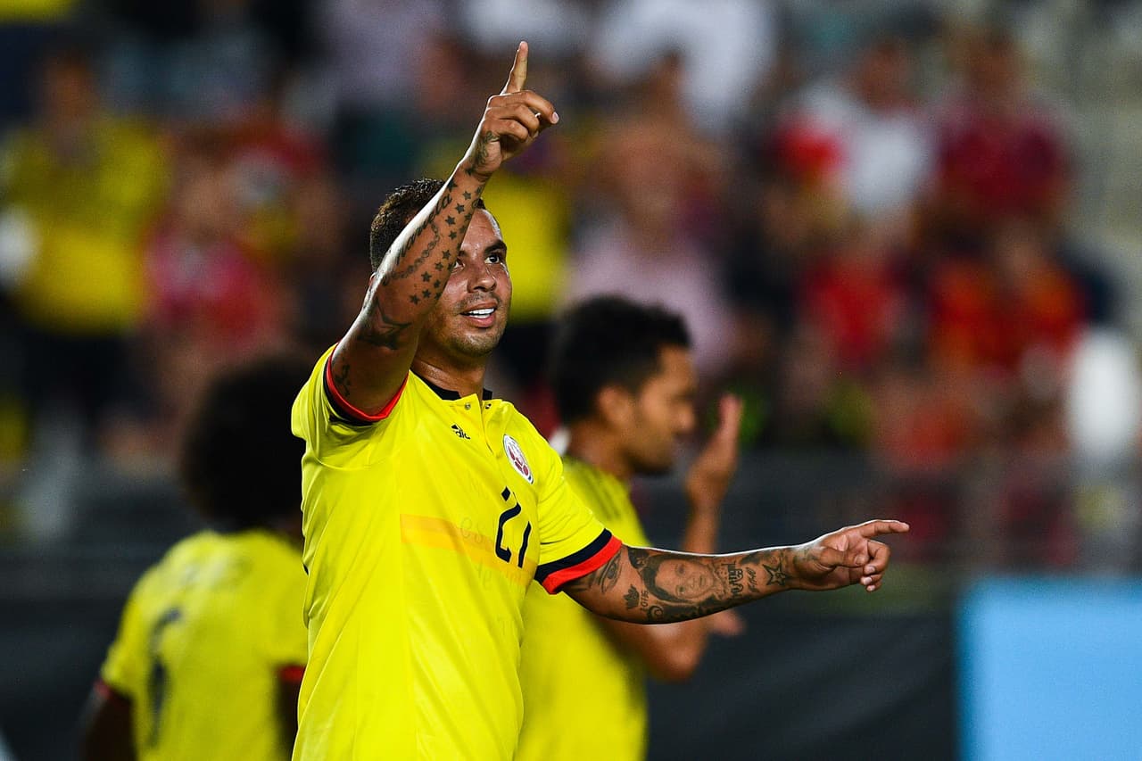 A pesar de su complexión física, Cardona tiene una pierna derecha muy educada y muy potente en los remates.