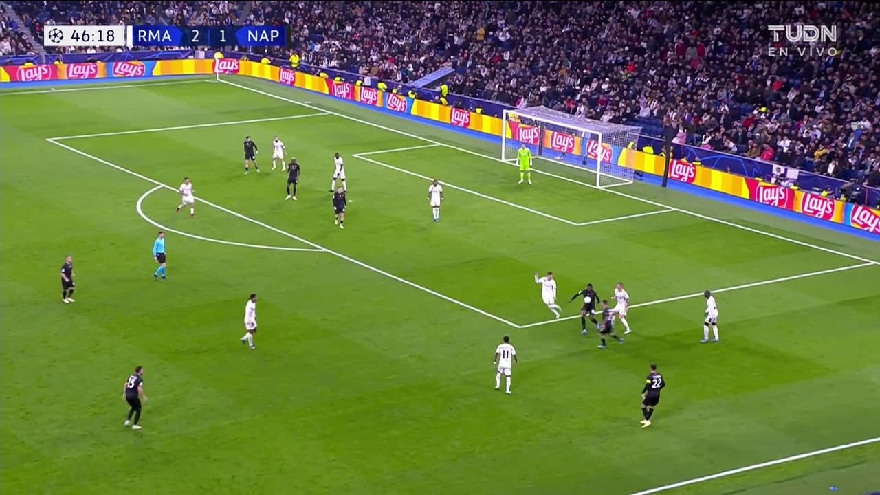 ¡GOL!  anota para Napoli. André-Frank Zambo Anguissa