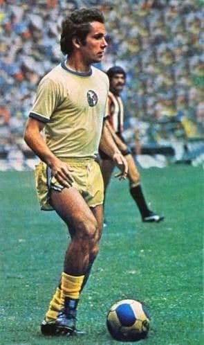 Hugo Enrique Kiese mediocampista azulcrema durante la temporada 1976, fue campeón de Liga, campeón de Campeones, de Concacaf y copa Interamericana. Jugó 105 partidos y anotó 19 goles.