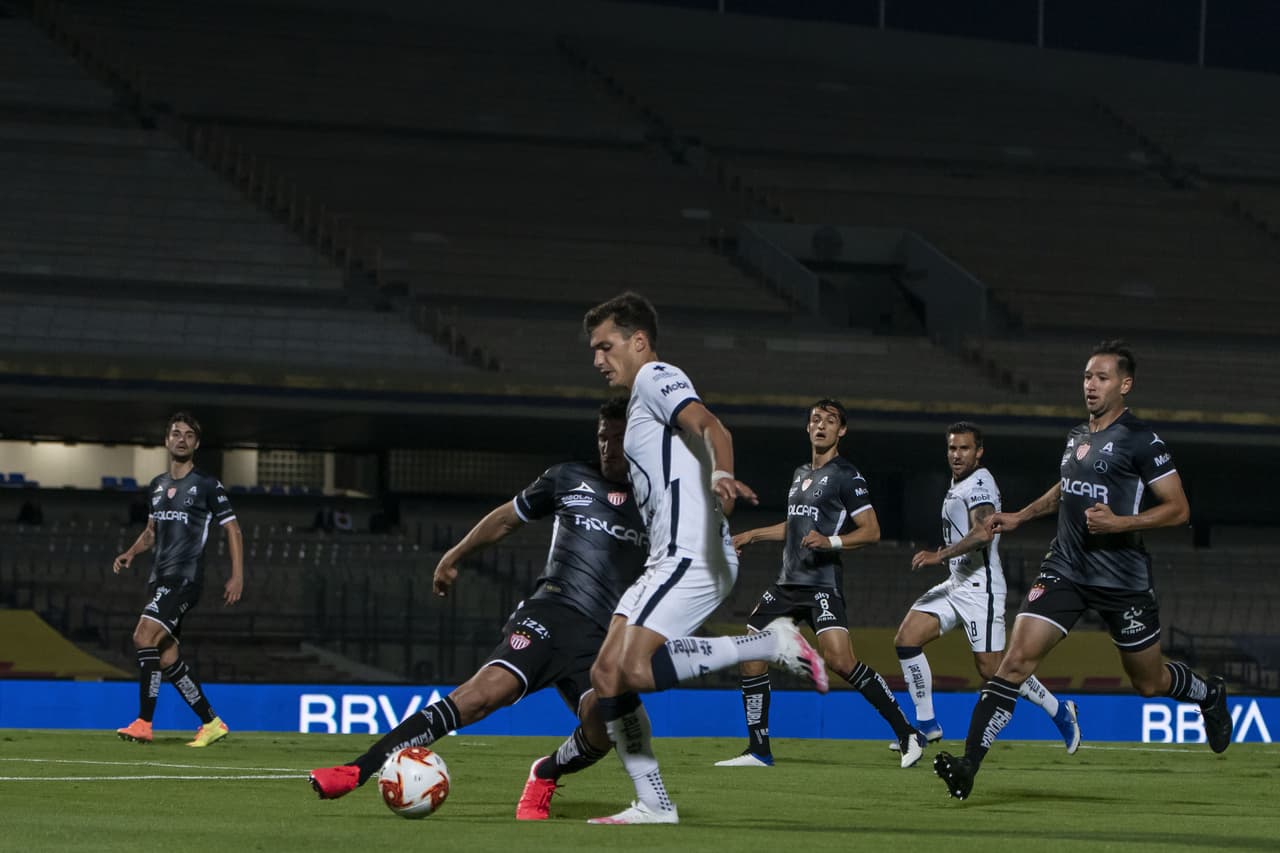 El ataque de los universitarios agotaba las ideas y no conseguía empatar.