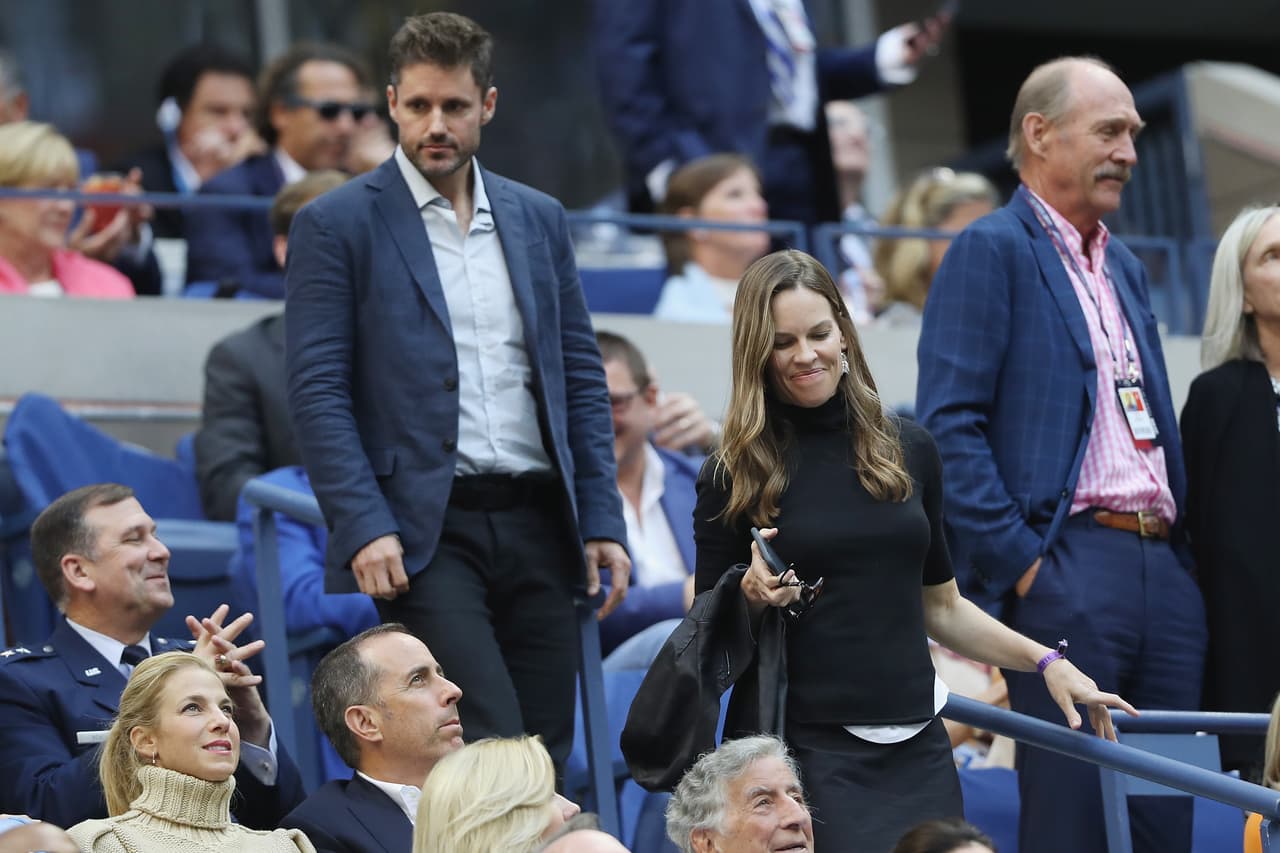 La actriz ganadora del Oscar Hillary Swank y su esposo.