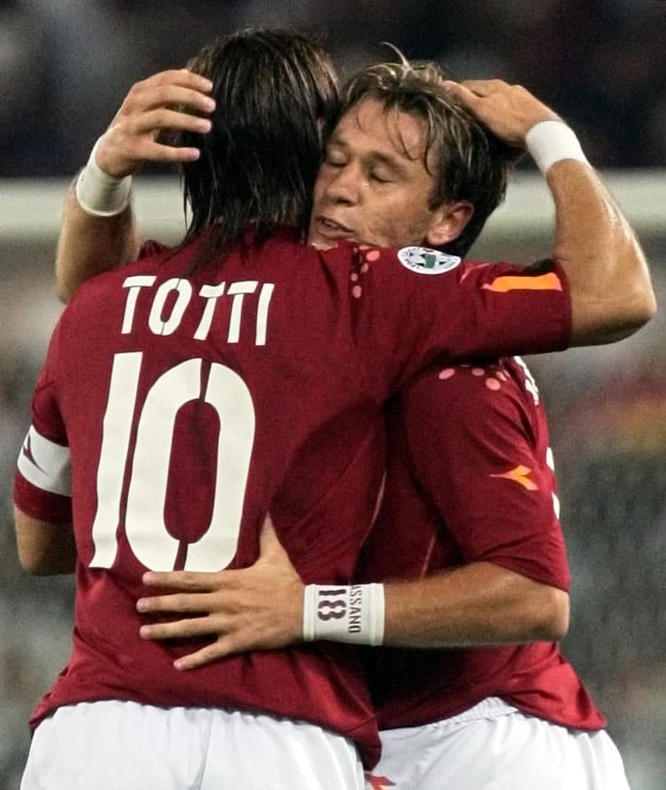 Sin embargo, con la Roma las cosas marchaban de maravilla. En sus primeras tres temporadas ya registraba 38 goles y 7 asistencias. Totti fue su consejero: "Debí haber escuchado a Francesco".