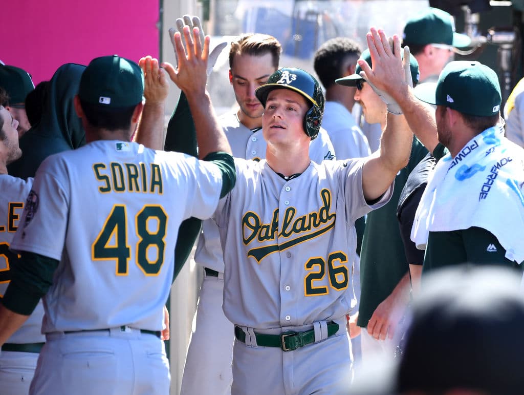 Gracias a esa tremenda actuación de Champman (26) los Oakland Athletics aplastaron el domingo por pizarra de 12-3 a los LA Angels para llevarse tres de cuatro juegos ante sus rivales en el Oeste de la Liga Americana.