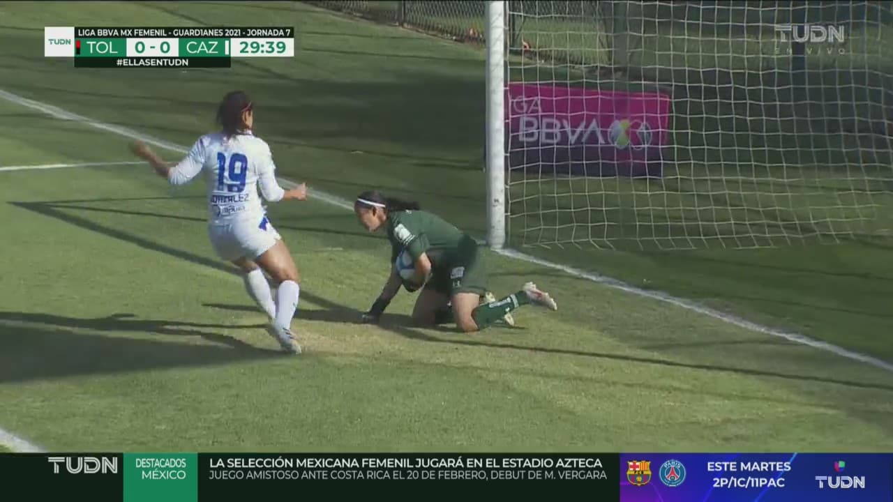 ¡Perdona al Toluca! Karime Abud estaba sola y falla su cabezazo