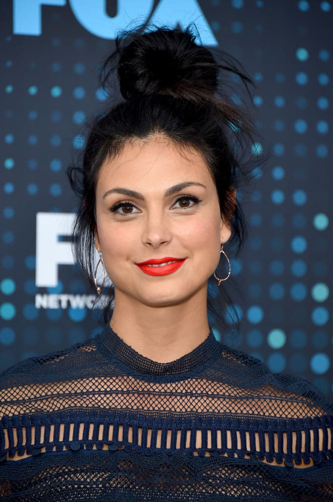 El Capitán Malcolm Reynolds es un curtido veterano de la guerra que se gana la vida alquilando su nave, la Serenity y buscando trabajos al margen de la ley. Su única familia es una pequeña y leal tripulación de disidentes y rebeldes. Cuando Malcom embarca a dos nuevos pasajeros, un médico y su inestable hermana, que está dotada de poderes telepáticos, enseguida descubre que ambos son fugitivos de la Alianza y que ésta no se detendrá hasta dar con la chica.
<br>