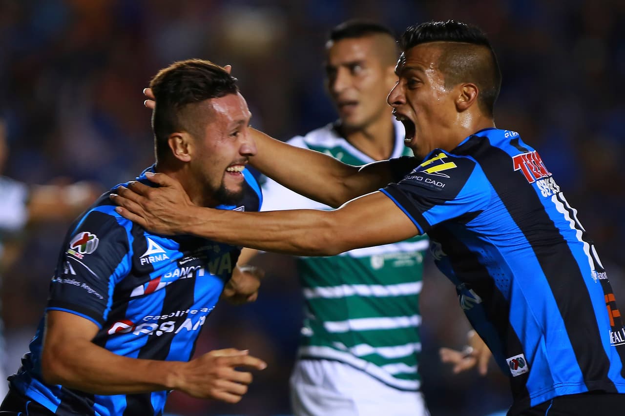 La Clase: Ángel Sepúlveda, el delantero del Querétaro hizo una gran jugada individual para darle el tercer gol a su equipo. El atacante se quitó con un movimiento de cintura a Izquierdoz para después definir a un costado de Marchesín con mucha clase.