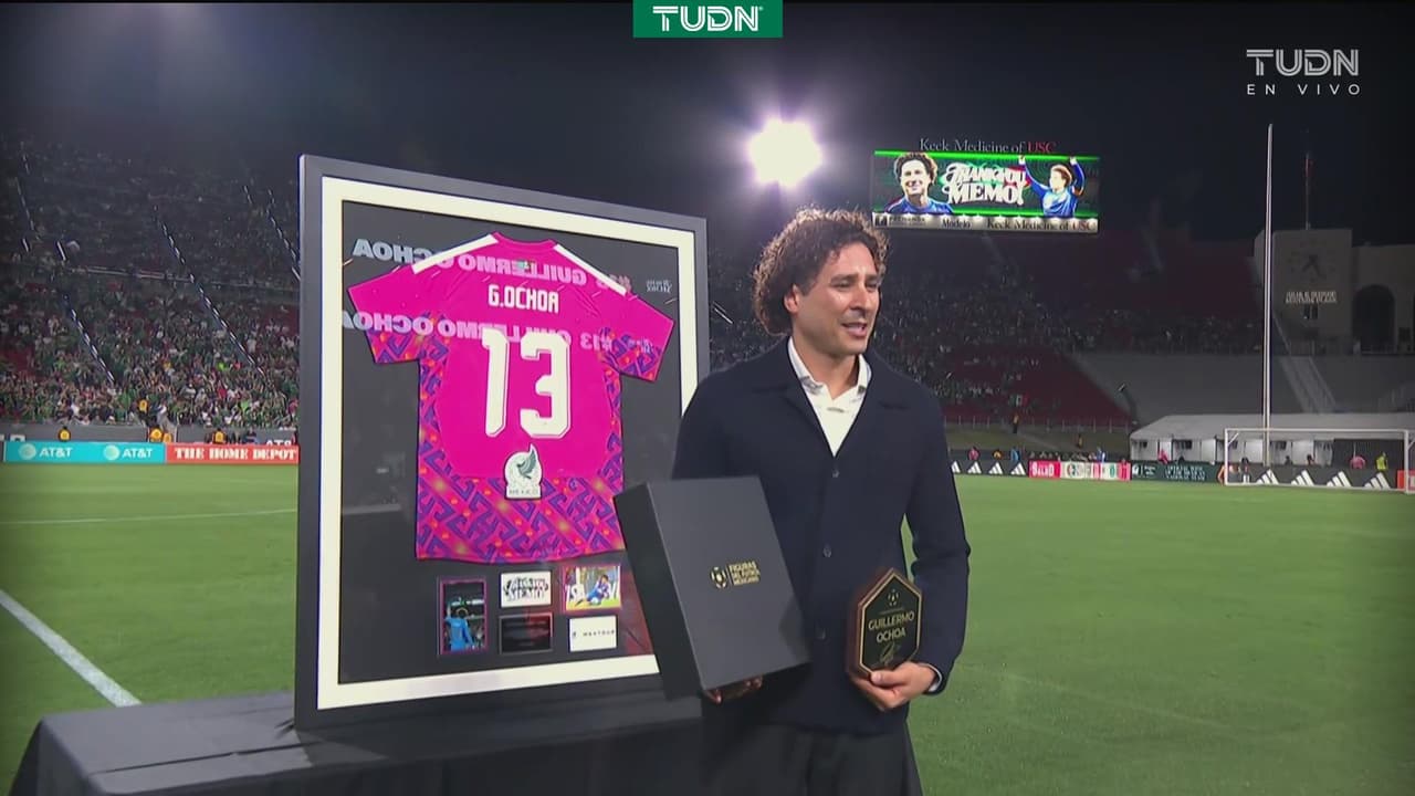 Memo Ochoa recibe homenaje en el partido México vs. Chile