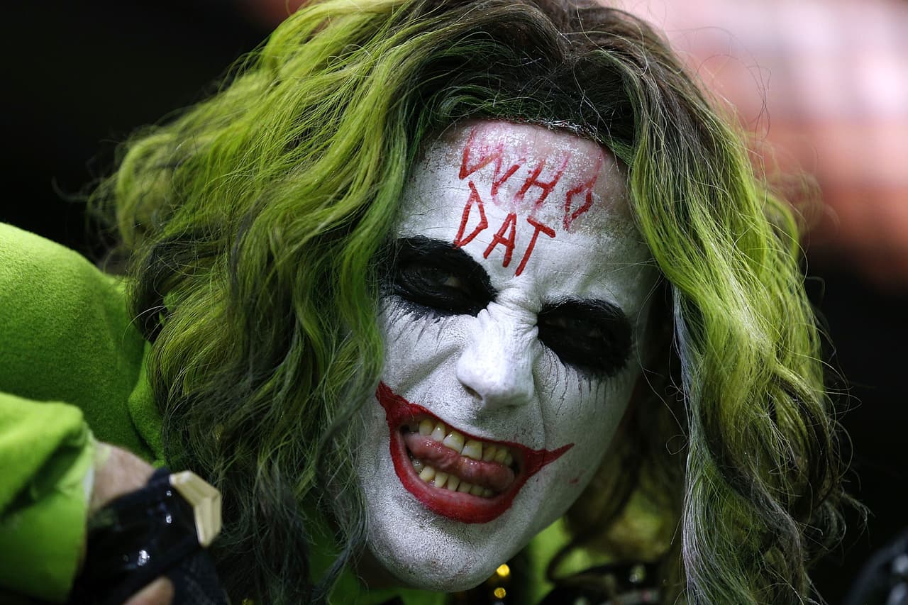 Mientras tanto, el archienemigo del 'Caballero de la noche' tenía un fanático seguidor de New Orleans Saints en el partido contra Seattle Seahawks en el Mercedes-Benz Superdome en New Orleans, Louisiana.