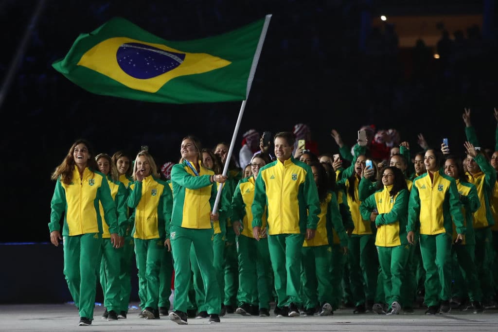 La delegación de Brasil sale a desfilar.