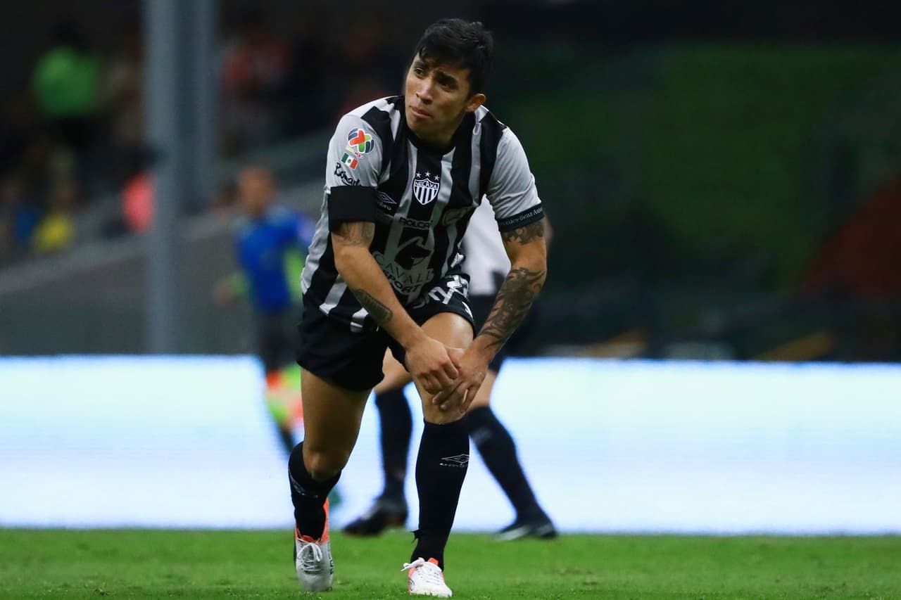 Puch hace parte de una colonia chilena en Necaxa, donde comparte con sus compatriotas Manuel Iturra, Felipe Gallegos y Marcos González.