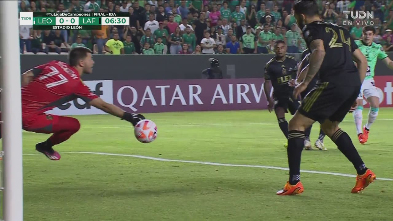 McCarthy se viste de héroe y salva del gol al LAFC