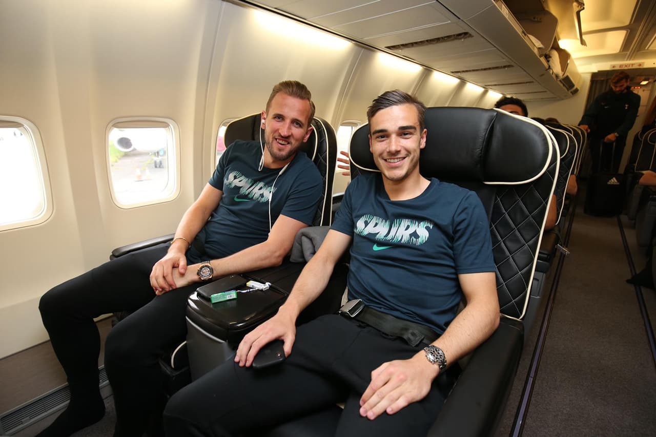 Los Spurs iniciaron su viaje a Madrid este miércoles con la ilusión de conseguir su primera corona de Champions League. La gran novedad en la lista de convocados es el goleador Harry Kane, quien se perdió por lesión los últimos duelos del equipo.