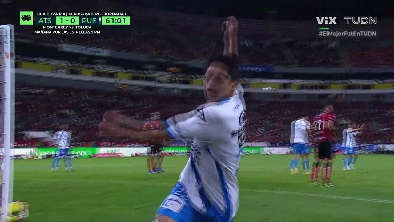¡El Puebla quiere el gol y asusta a Camilo Vargas con esta acción!