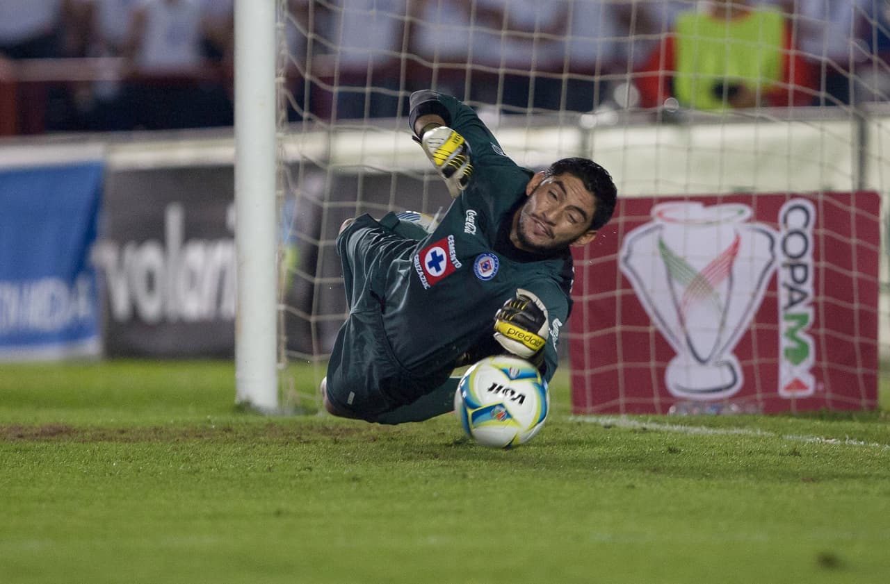 El arquero fue figura en el título de Cruz Azul en la Copa MX de 2013, el último título a nivel local de La Máquina.