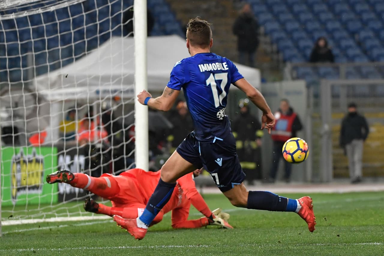 Mientras que Ciro Immobile lo hacía por el lado de la Lazio. Este remate fue uno de los más cercanos.