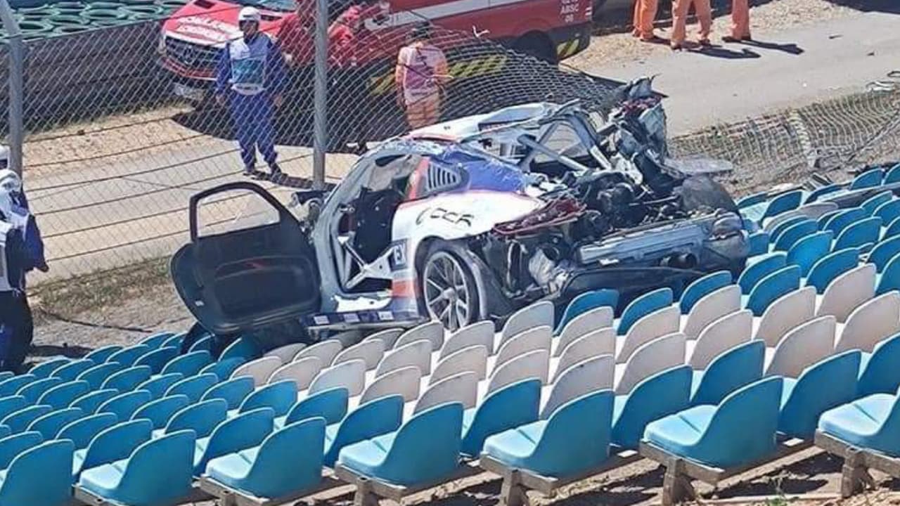 ¡Qué terror! Un auto acaba en las gradas en el Campeonato de Resistencias