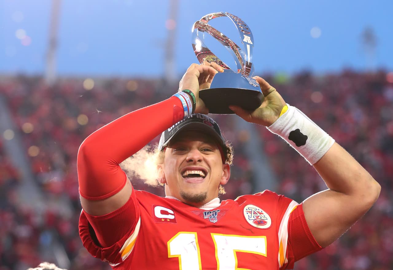 Chiefs hacen honor a Lamar Hunt al ganar trofeo de la AFC