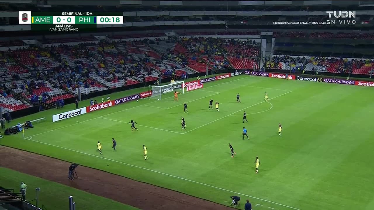 Arranca el partido y la pelota está en juego.