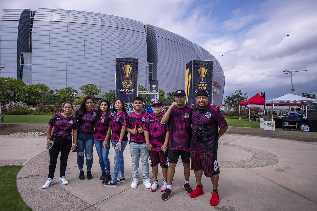 La afición mexicana se hizo presente en el inmueble.