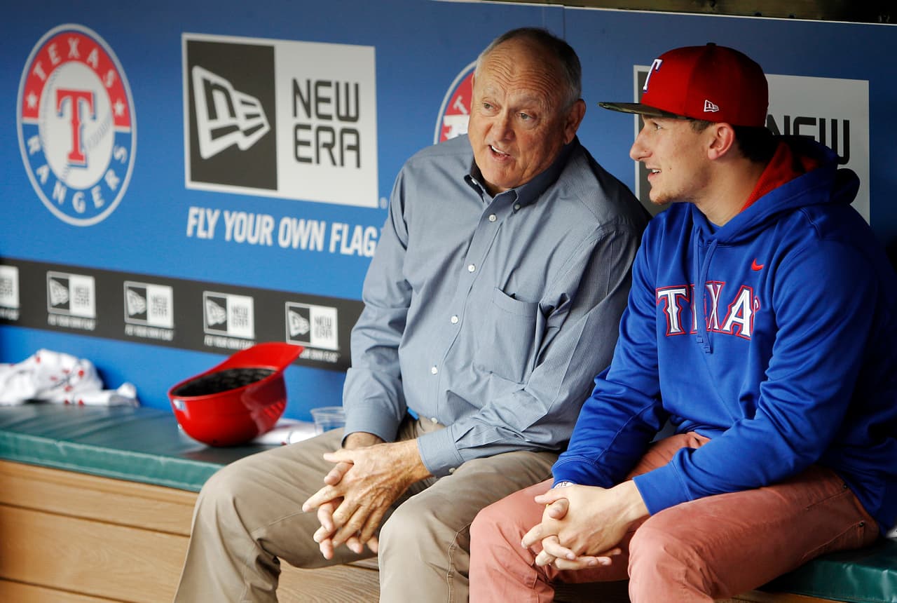 Nolan Ryan: quien fuese jugador de los New York Mets, California Angels, Houston Astros y Texas Rangers, decidió comprar dos equipos de Ligas Menores de Texas. Luego fue nombrado presidente y CEO de los Rangers, además de ser asistente especial de los Astros.