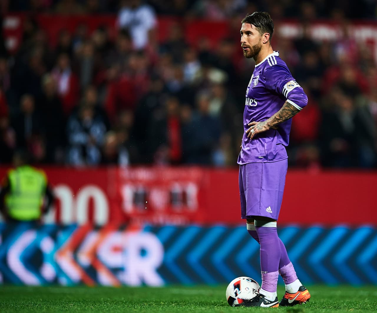 Curiosamente, fue ante el Sevilla, en el mismo estadio y con Sergio Ramos como protagonista en LaLiga, debido a su autogol que el Madrid perdió su invicto.