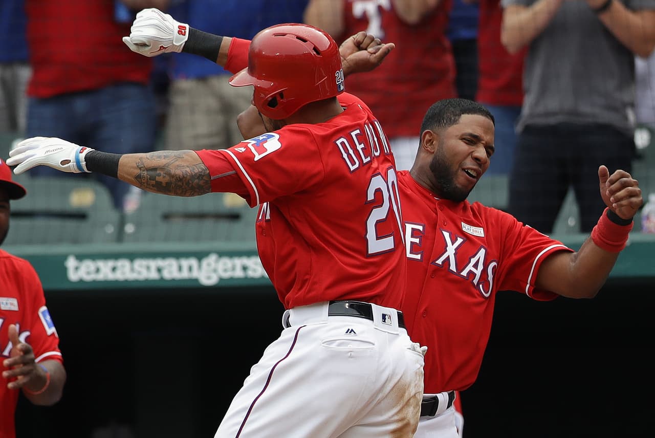 En accidentado juego los Rangers derrotaron a Blue Jays