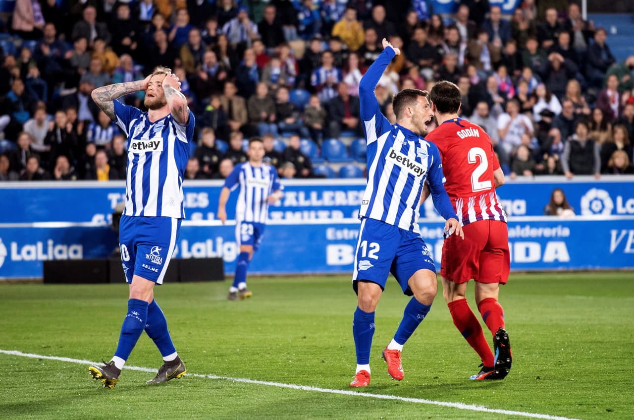Se fueron seis jornadas de invicto del Deportivo Alavés, quinto en la tabla con 44 puntos; su próximo partido será como visitante ante el Sevilla.