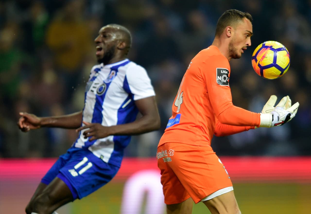 La presión del triunfo del Sporting –que le sacaba dos puntos con el empate parcial– ponía en aprietos al Dragao.