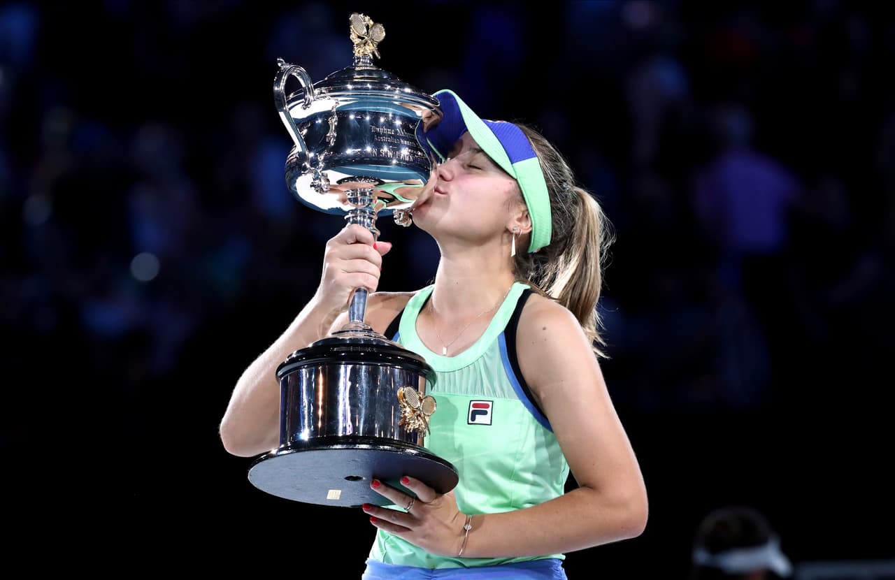 “Oficialmente, mi sueño se ha hecho realidad. Los sueños se hacen realidad. Así que, si tienen un sueño, vayan a por él y se hará realidad”, expresó la campeona más joven en Melbourne Park desde 2008.