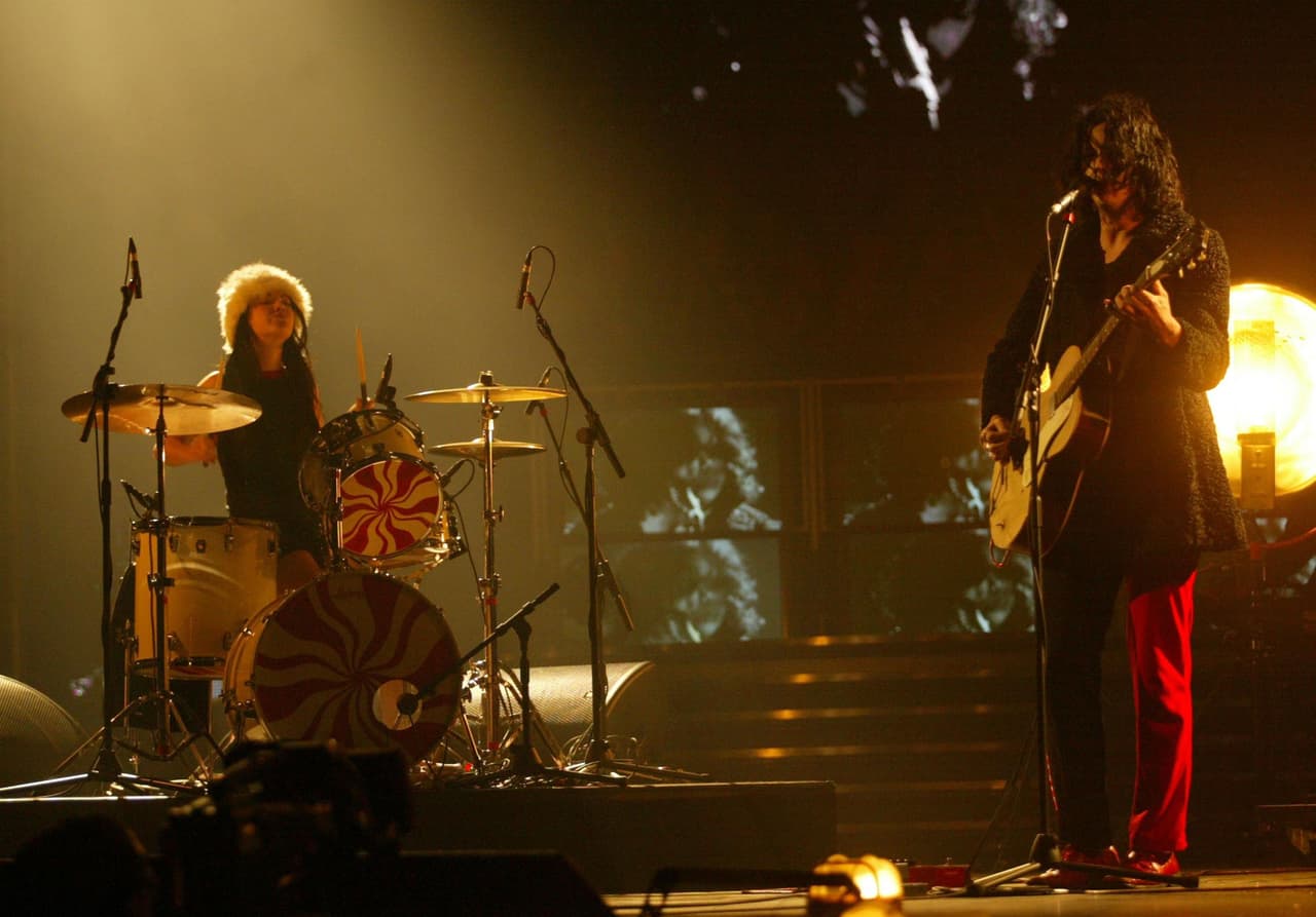 Sin duda, Jack White creó uno de los riff’s más populares y (sin querer) el himno más socorrido en los estadios de futbol; en la historia de la música y el futbol.