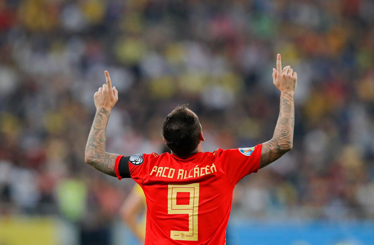 Paco Alcácer por fin logra vencer al meta, apenas comenzando el segundo tiempo. Gran jugada de Jordi Alba y Rodrigo.