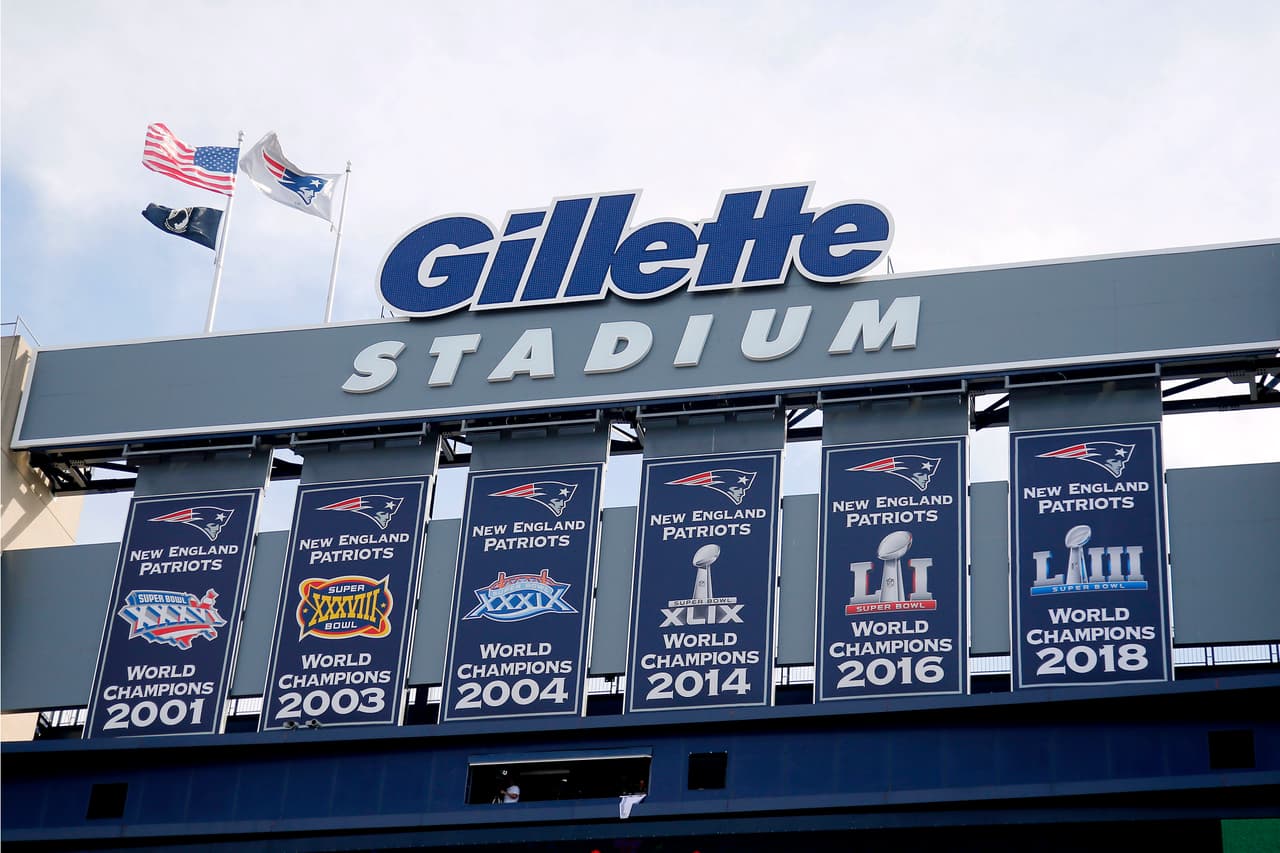 <b>El resto es historia</b>
<br>- A partir de ese momento, New England se convirtió, de la mano de Robert Kraft, en una de las máximas dinastías en la historia de la NFL y del deporte.
<br>- Los Patriots jugaron nueve Super Bowls en 18 años, ganando seis de ellos y, colocándose junto a Pittsburgh Steelers, como los equipos más ganadores en la NFL.
<br>- ¡Qué historia la Robert Kraft!