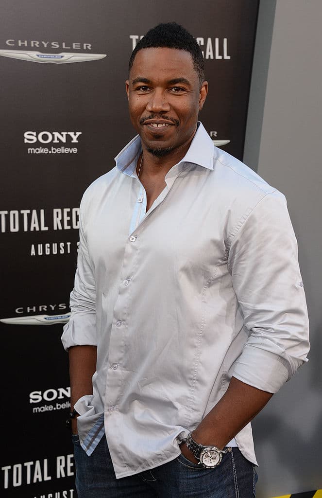 Cuando derrota al campeón actual, el jefe de la mafia local quiere que participe en una serie de peleas internacionales de alto riesgo. La negativa de Bone provoca un enfrentamiento entre dos enemigos poderosos que se lo juegan todo.
<br>