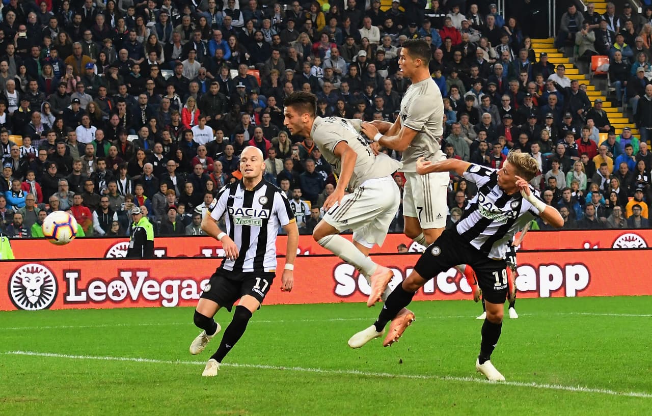 Al minuto 33, y tras un buen centro de Joao Cancelo, el uruguayo Rodrigo Bentancur apareció junto a Cristiano en el área para definir de cabeza.