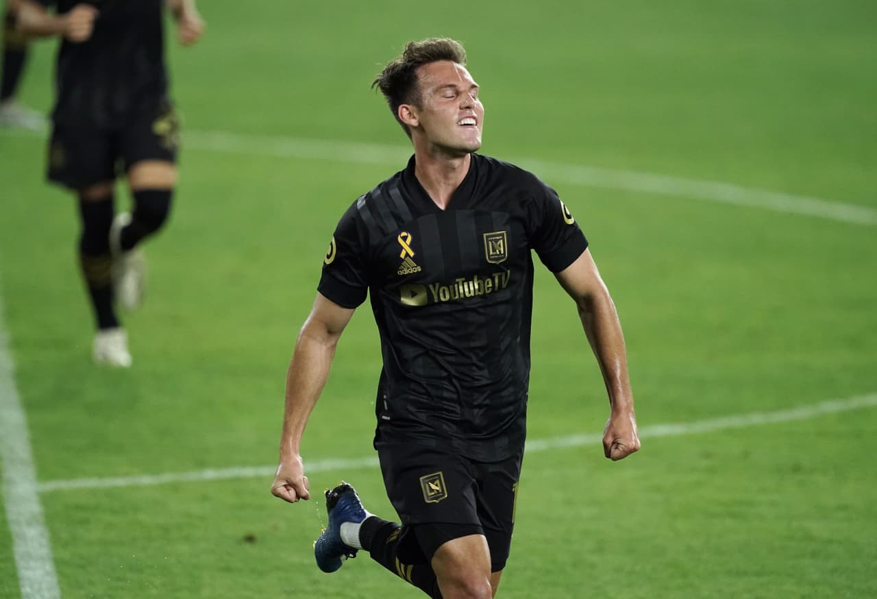 DELANTERO - Danny Musovski (LAFC)