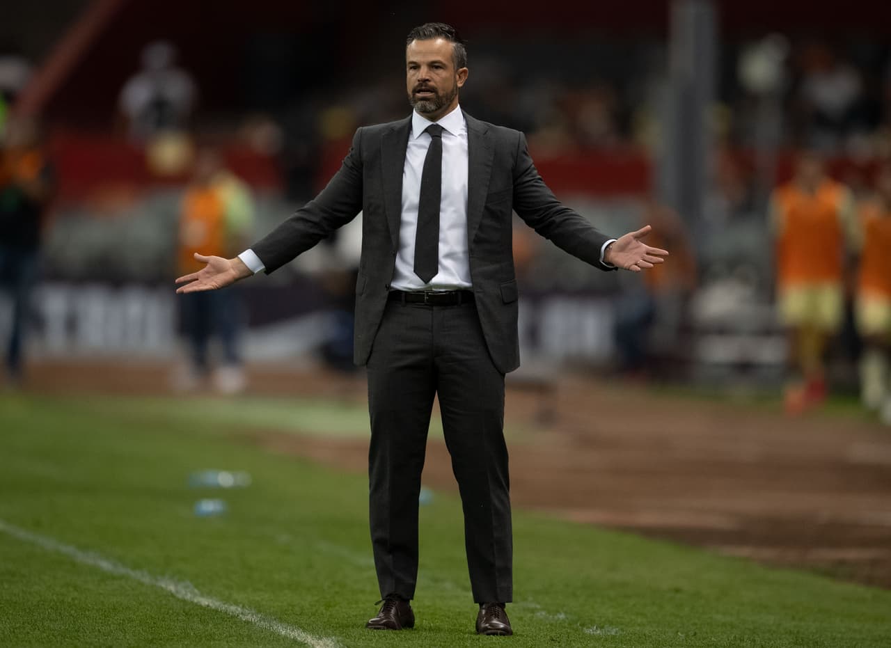 Rojinegros trollean a Rafa Puente por queja a TV de paga