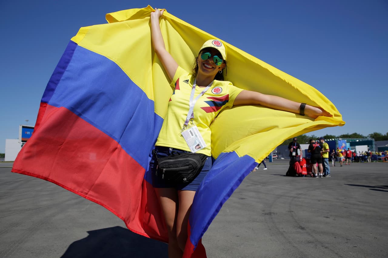 Samara (Russian Federation), 28/06/2018.- Supporter of Colombia prior the FIFA World Cup 2018 group H preliminary round soccer match between Senegal and Colombia in Samara, Russia, 28 June 2018. (RESTRICTIONS APPLY: Editorial Use Only, not used in association with any commercial entity - Images must not be used in any form of alert service or push service of any kind including via mobile alert services, downloads to mobile devices or MMS messaging - Images must appear as still images and must not emulate match action video footage - No alteration is made to, and no text or image is superimposed over, any published image which: (a) intentionally obscures or removes a sponsor identification image; or (b) adds or overlays the commercial identification of any third party which is not officially associated with the FIFA World Cup) (Mundial de Fútbol, Rusia) EFE/EPA/WALLACE WOON EDITORIAL USE ONLY