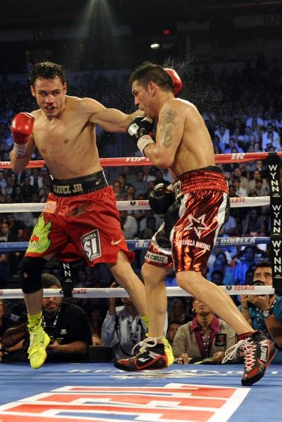 El 15 de septiembre de 2012 en el en el Thomas & Mac Center de Las Vegas, Nevada, Julio César Chávez Jr. perdió contra el argentino Sergio ‘Maravilla’ Martínez. Días después, el ‘Hijo de la Leyenda’ salió positivo por marihuana y fue suspendido indefinidamente por la Comisión Mundial de Boxeo para dedicarse a su rehabilitación. Además, Chávez Jr. fue penalizado con una multa de $20,000 dólares.