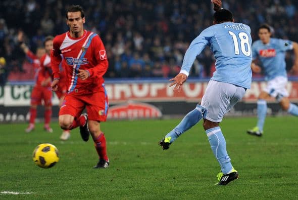 El cafetero también hizo de las suyas en el área rival ante el Catania.