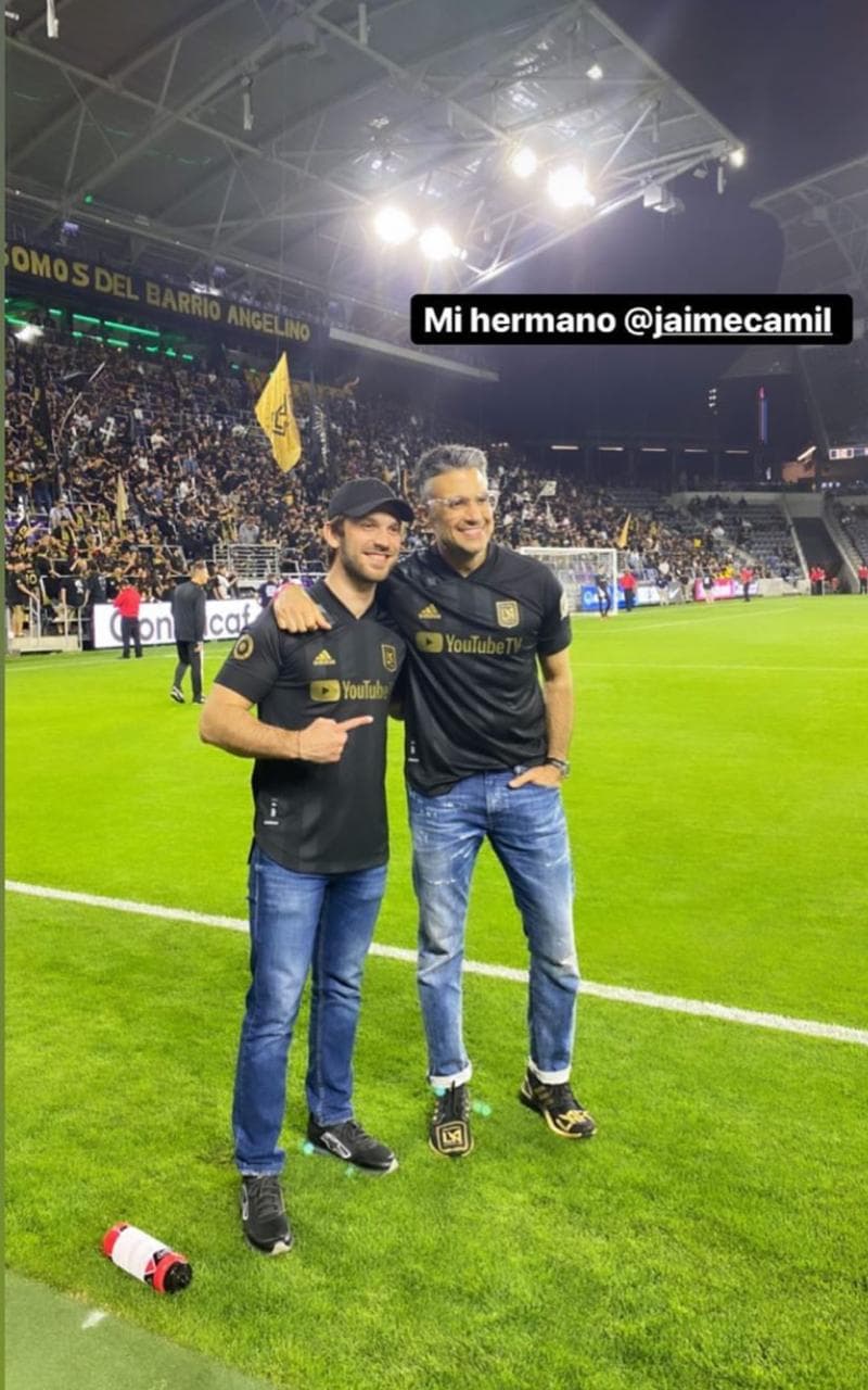 El actor y aficionado mexicano del conjunto angelino es la imagen del nuevo producto del equipo de Los Ángeles.