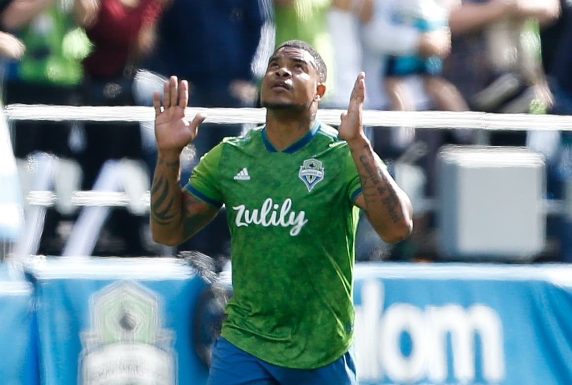 Román Torres regresó en el momento más indicado para empujar a Seattle en los Playoffs