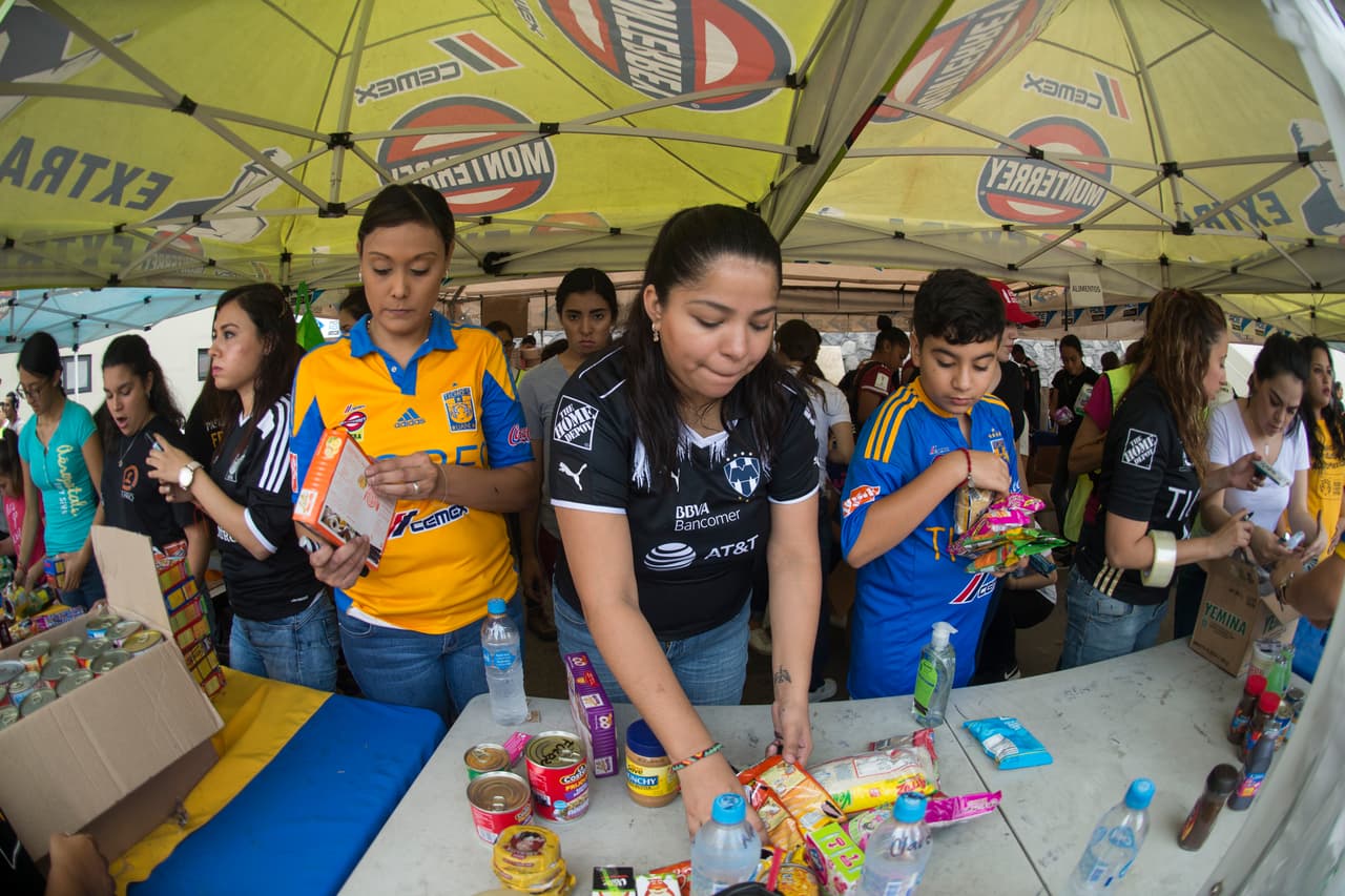 Tigres organizó un encuentro de sus fanáticos para ver un entrenamiento con la idea de recolectar lo necesario para las víctimas del terremoto que sufrió México el pasado 19 de septiembre.