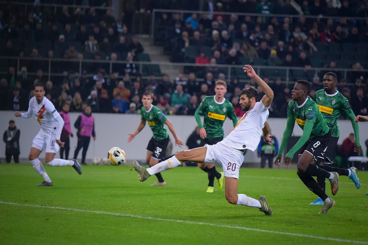 Grupo J: Wolfsberg 0-3 Istanbul BB; Monchengladbach 2-1 Roma