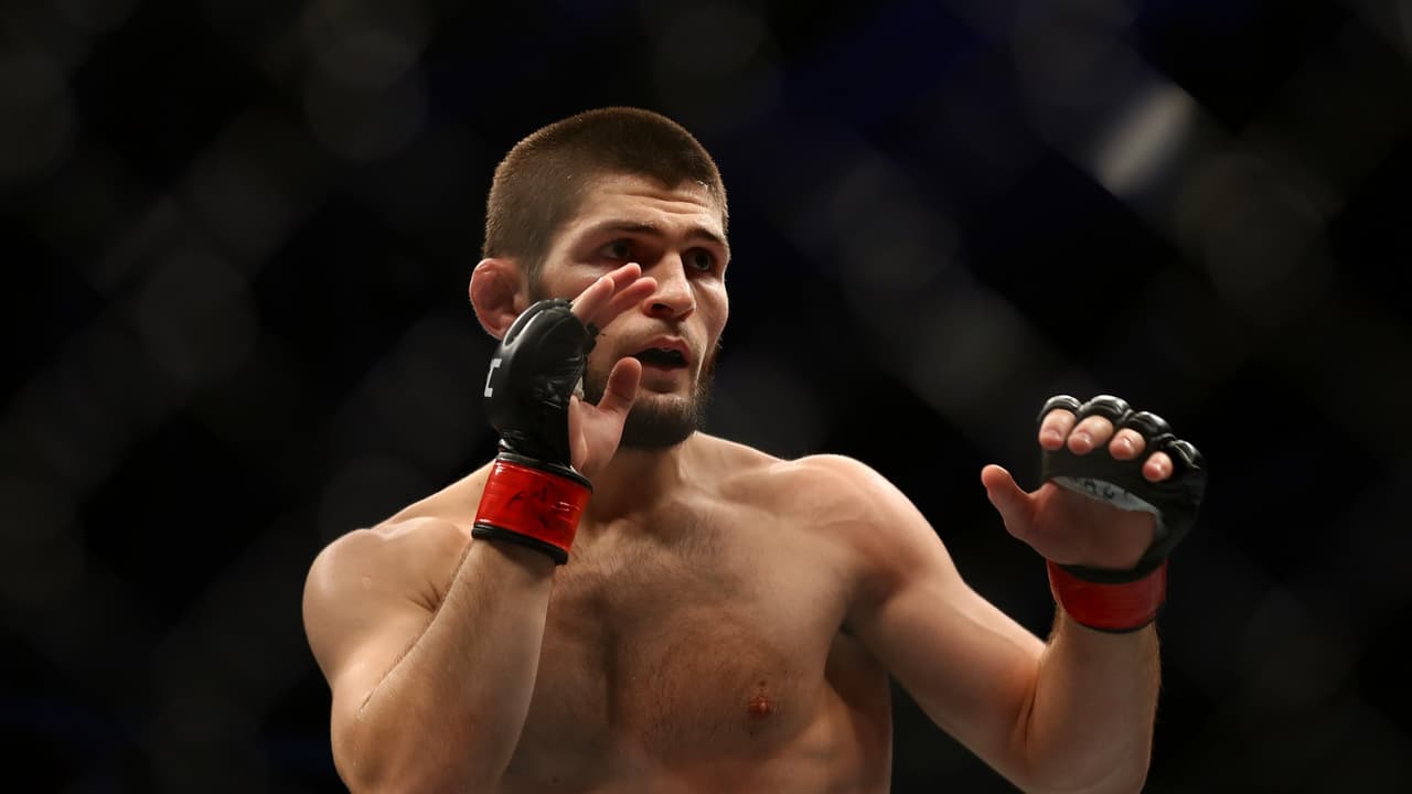 Khabib quiere pelear con Ferguson pero no puede salir de Rusia