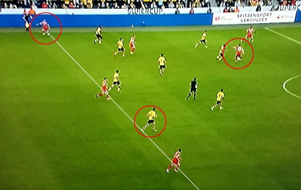 El VAR apareció en e gol de Lewandowski